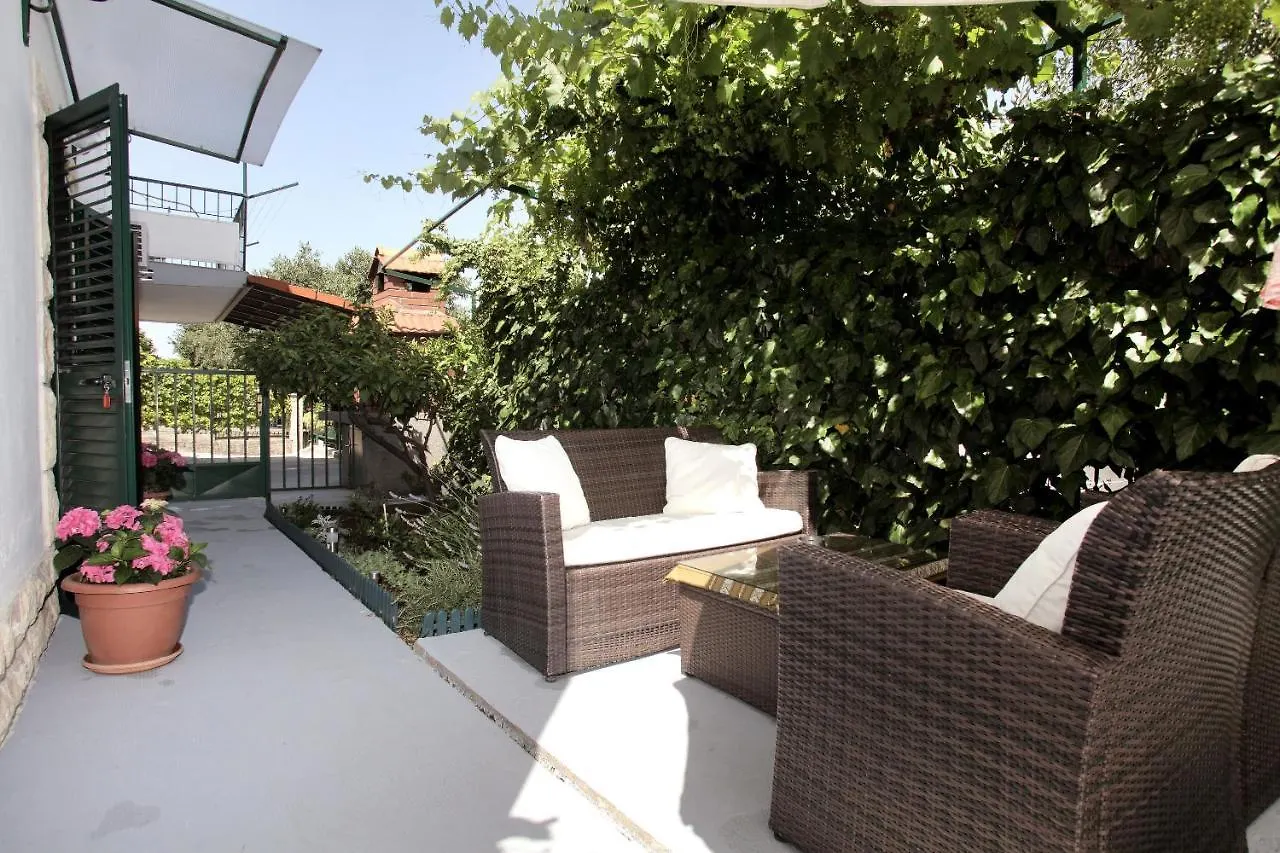 Apartment Eva Trogir 0*,  Croatia